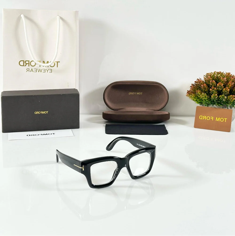 T0m F0rd 184 Black-Clear Sunglass (Shining) with glossy black frame and clear lenses. Premium design with UV400 protection for a classy everyday look.