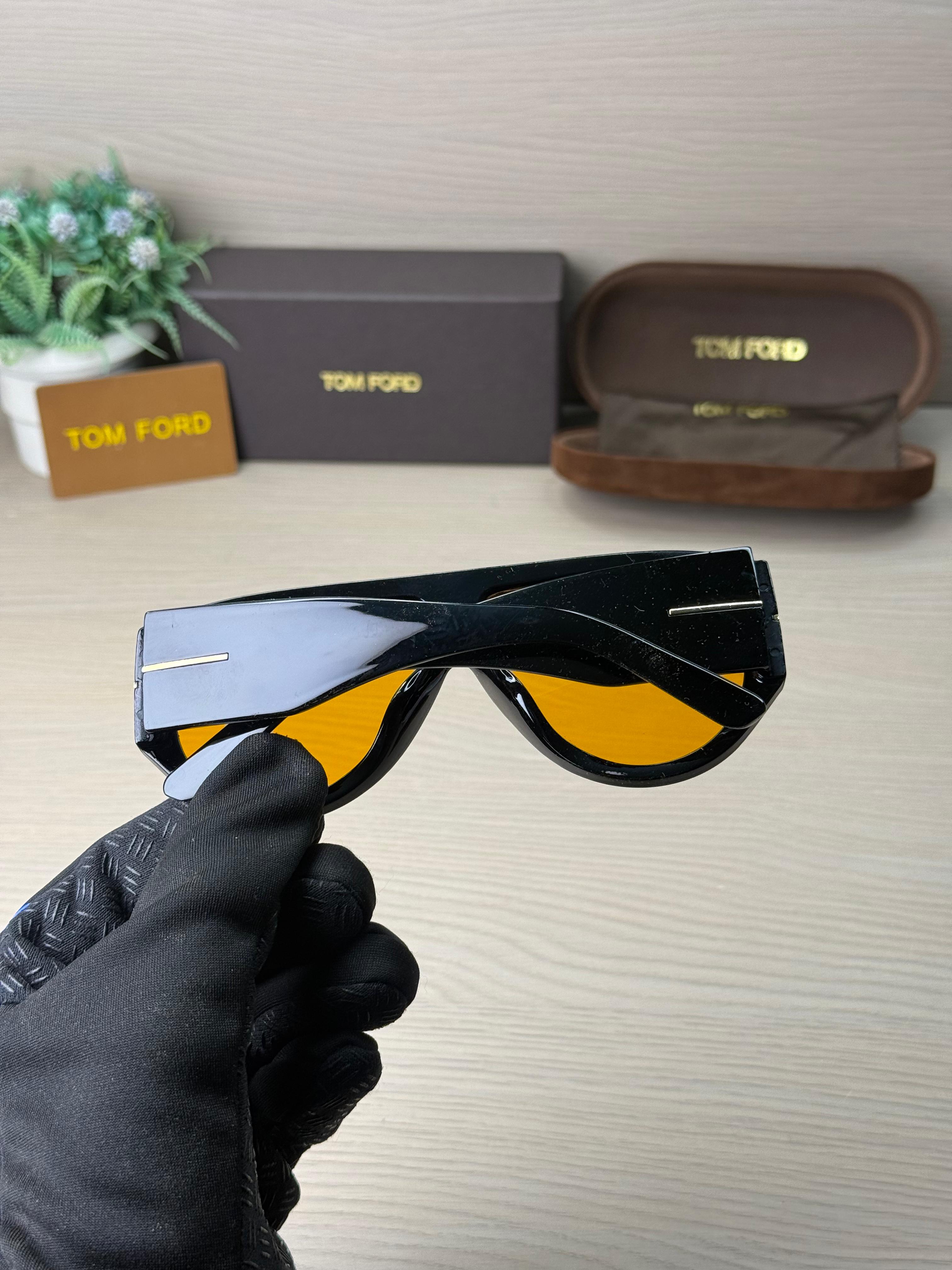 Stealth Oversized Black-Amber Sunglass